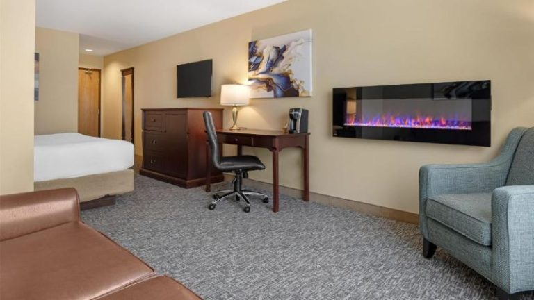 Best Western Plus Fredericton Hotel & Suites