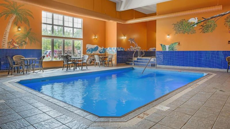 Best Western Plus Fredericton Hotel & Suites, room with private jacuzzi, photo 6