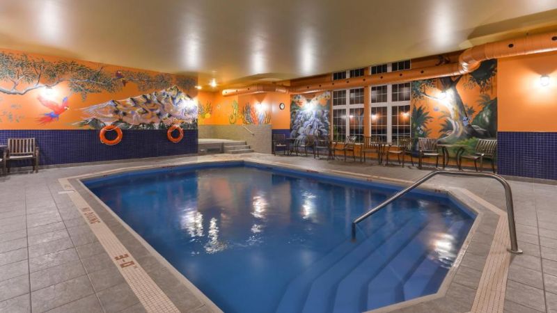 Best Western Plus Grand-Sault Hotel & Suites, room with private jacuzzi, photo 6