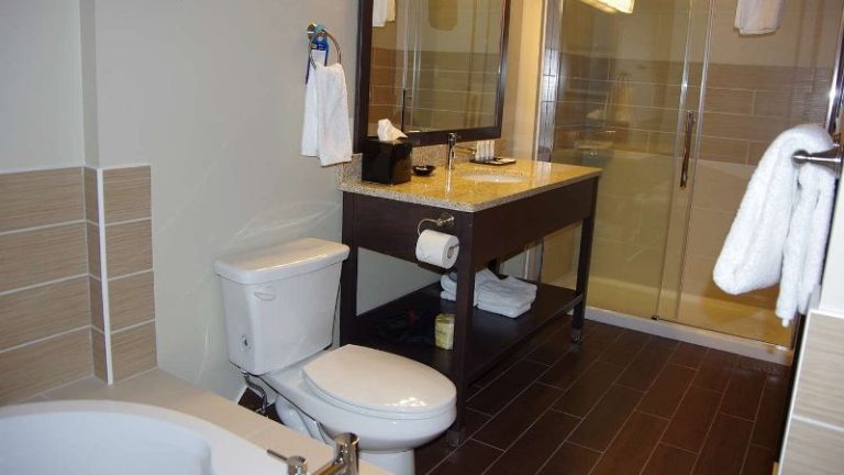 Best Western Plus Lacombe Inn & Suites