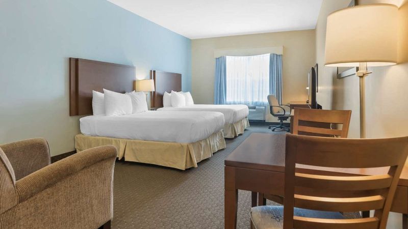 Best Western Plus Liverpool Hotel & Conference Centre, room with private jacuzzi, photo 3