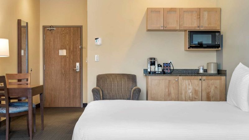 Best Western Plus Liverpool Hotel & Conference Centre, room with private jacuzzi, photo 4