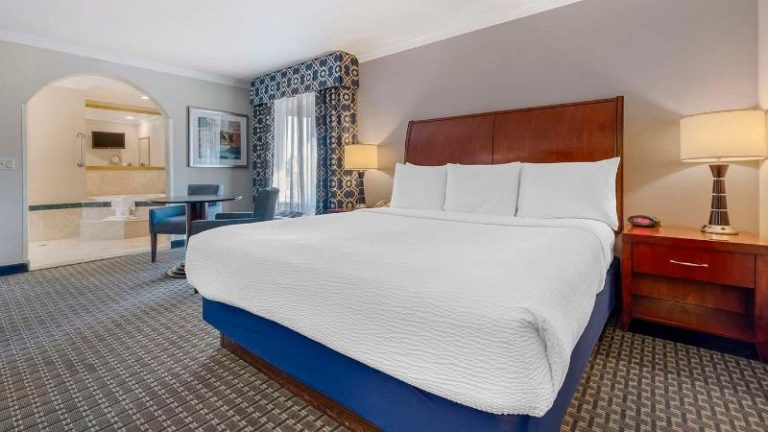 Best Western Plus Marina Shores Hotel