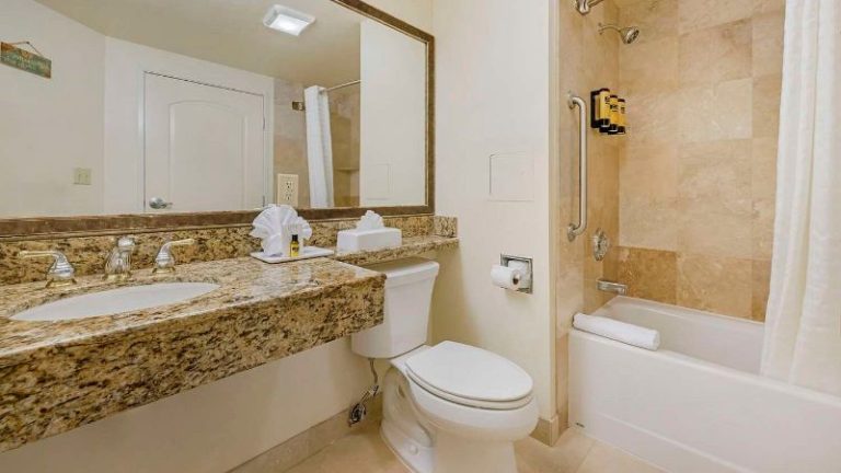 Best Western Plus Marina Shores Hotel