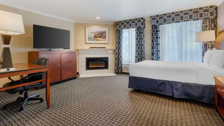 Best Western Plus Marina Shores Hotel