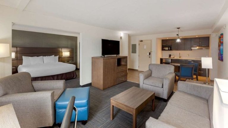 Best Western Plus Toronto Airport Hotel