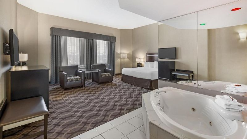 Best Western Plus Travel Hotel Toronto Airport