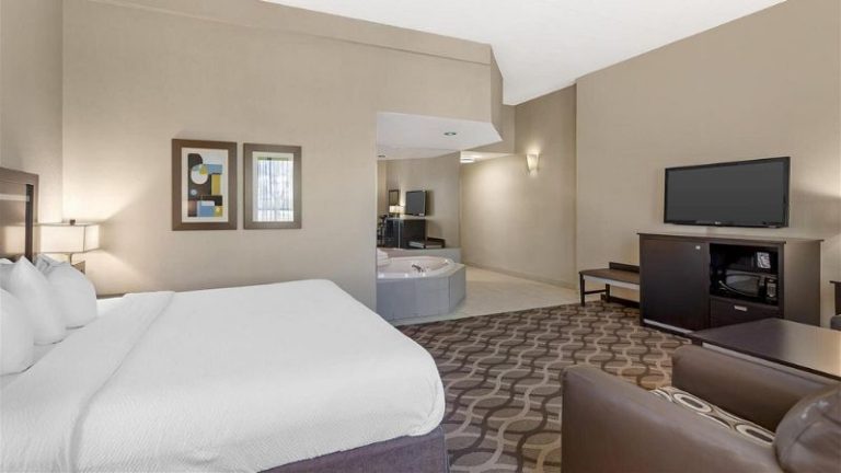 Best Western Plus Travel Hotel Toronto Airport