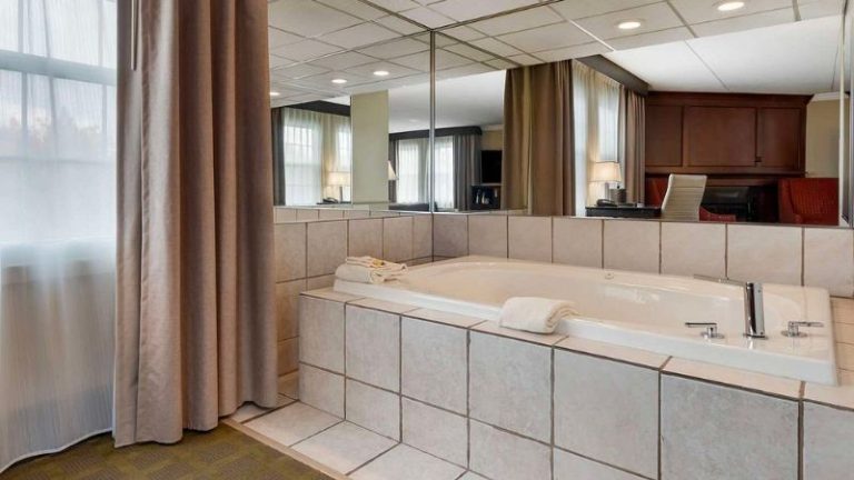 Best Western Plus White Bear Country Inn