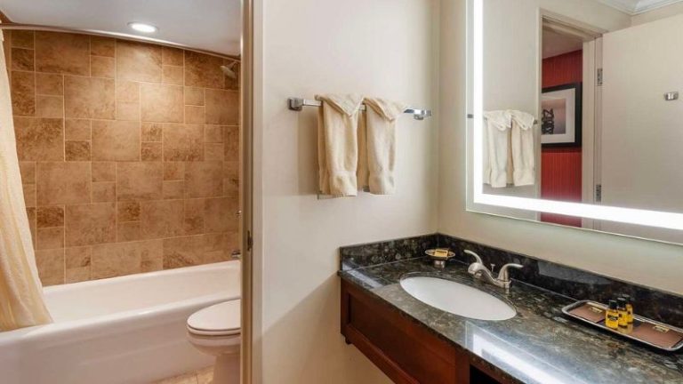 Best Western Plus White Bear Country Inn