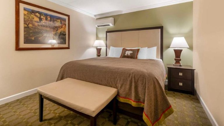Best Western Plus White Bear Country Inn