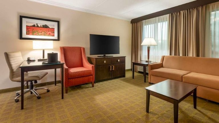 Best Western Plus White Bear Country Inn
