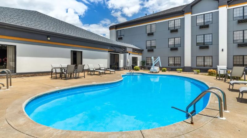 Best Western Prime Inn & Suites, room with private jacuzzi, photo 6