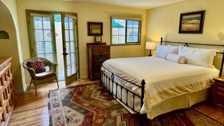 Blue Iguana Inn