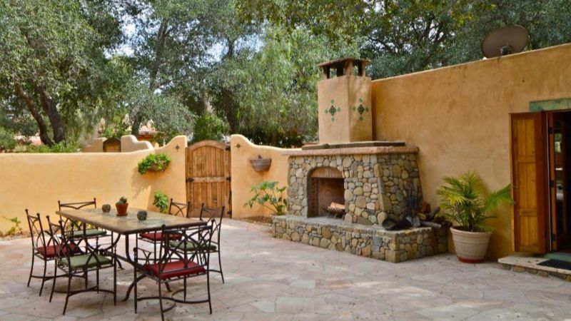 Blue Iguana Inn, room with private jacuzzi, photo 8