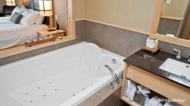 Brentwood Bay Resort & Spa