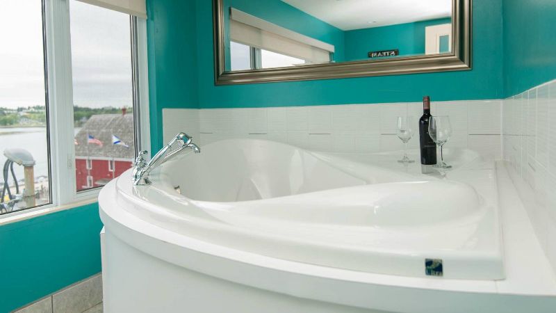 Brigantine Inn, room with private jacuzzi, photo 1