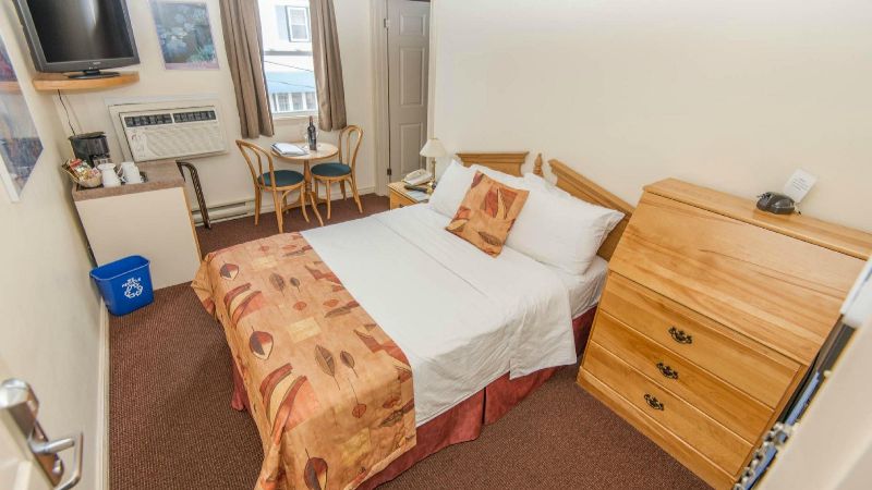 Brigantine Inn, room with private jacuzzi, photo 2