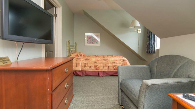 Brigantine Inn, room with private jacuzzi, photo 3