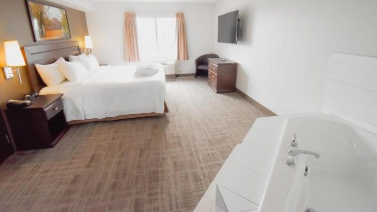 Canad Inns Destination Centre Club Regent Casino Hotel