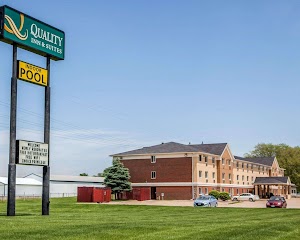 Quality Inn & Suites Davenport near I-80