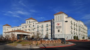 Woolley's Classic Suites Denver International Airport