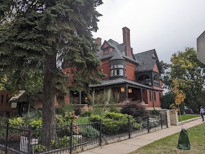 The New Victorian Mansion Bed & Breakfast