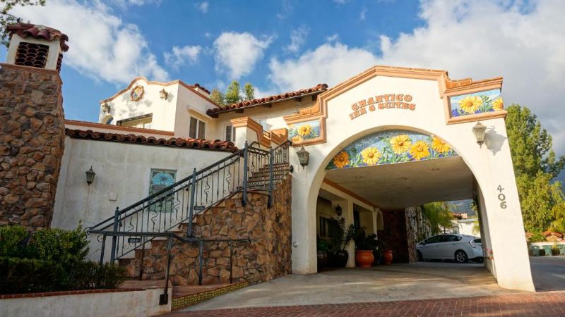 Chantico Inn, room with private jacuzzi, photo 6