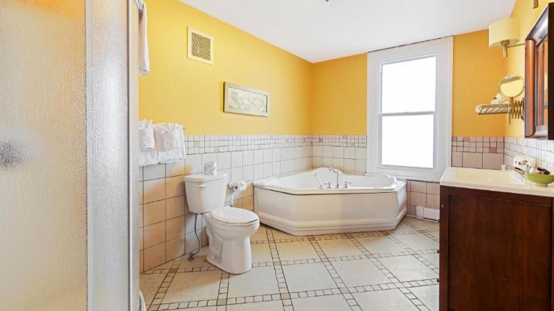 Château des Tourelles, room with private jacuzzi, photo 1
