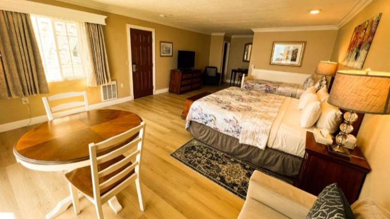 Cliff House Inn on the Ocean