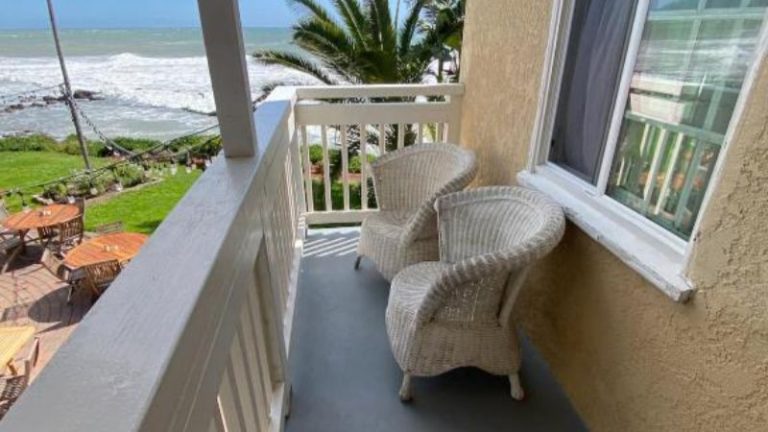 Cliff House Inn on the Ocean