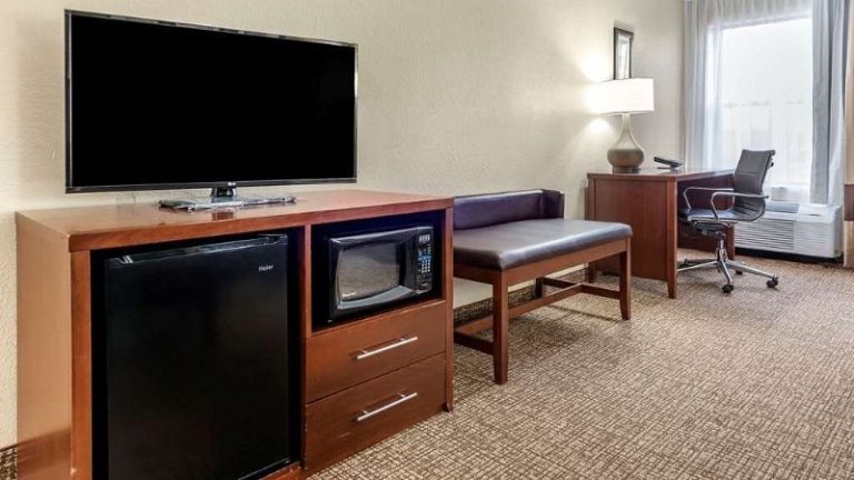 Comfort Inn & Suites Cincinnati Eastgate
