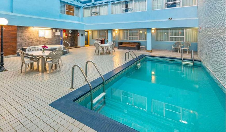 Comfort Inn & Suites Downtown Edmonton, room with private jacuzzi, photo 6