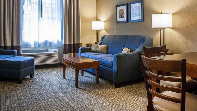Comfort Inn & Suites Sturbridge – Brimfield