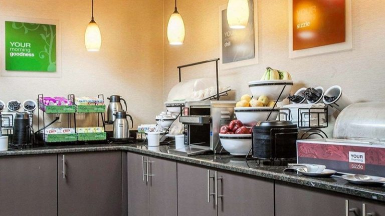 Comfort Inn & Suites Sturbridge – Brimfield