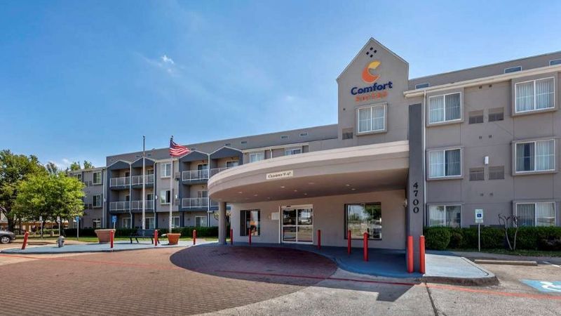 Comfort Suites DFW Airport, room with private jacuzzi, photo 6