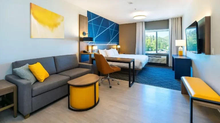 Comfort Suites Kelowna