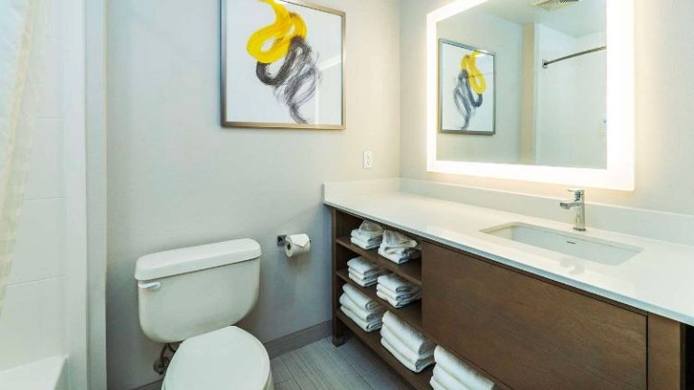 Comfort Suites Kelowna