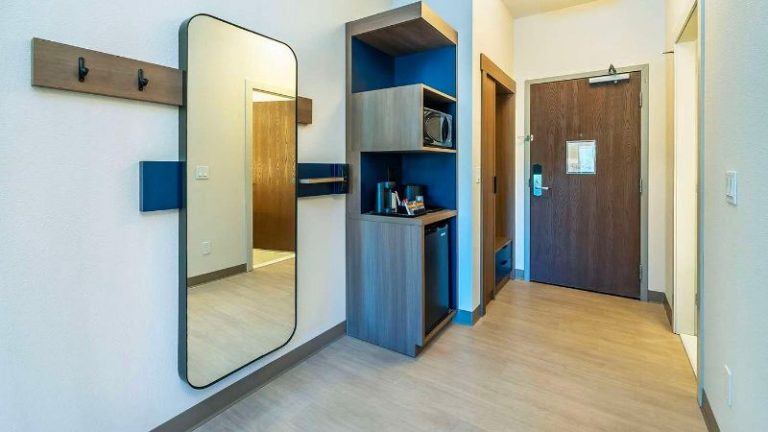 Comfort Suites Kelowna
