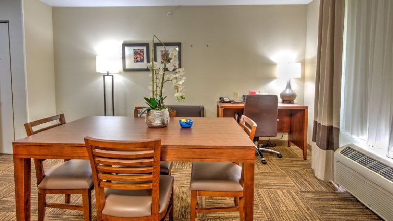 Comfort Suites Urbana Champaign, University Area