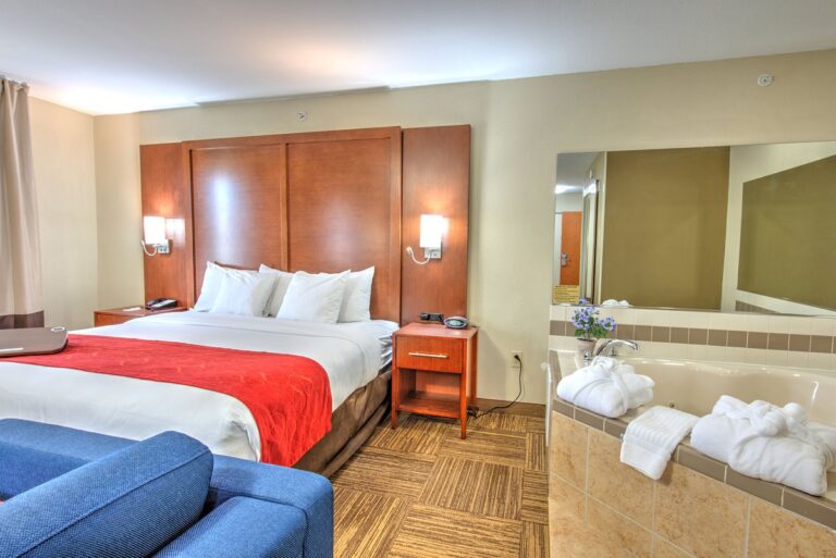 Comfort Suites Urbana Champaign, University Area