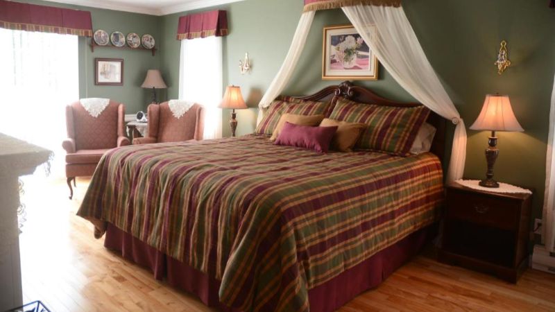 Côté’s Bed & Breakfast, room with private jacuzzi, photo 4