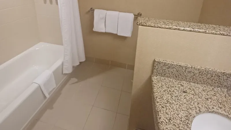 Courtyard by Marriott Halifax Downtown, room with private jacuzzi, photo 2