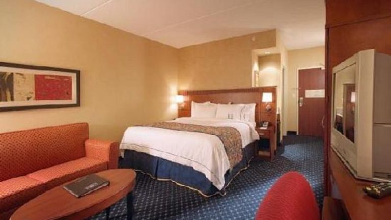 Courtyard by Marriott Hamilton