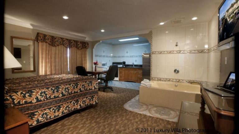 Crystal Lodge Motel