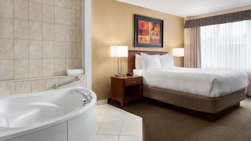 Days Inn & Suites by Wyndham Moncton