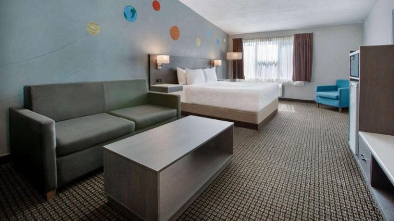 Days Inn & Suites by Wyndham Moncton