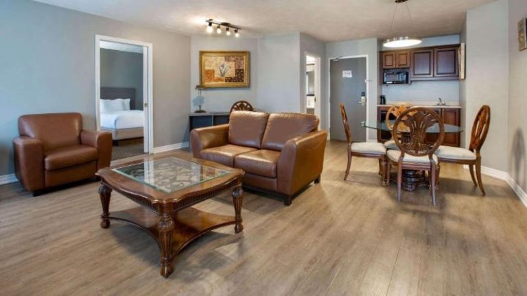 Days Inn & Suites by Wyndham Moncton