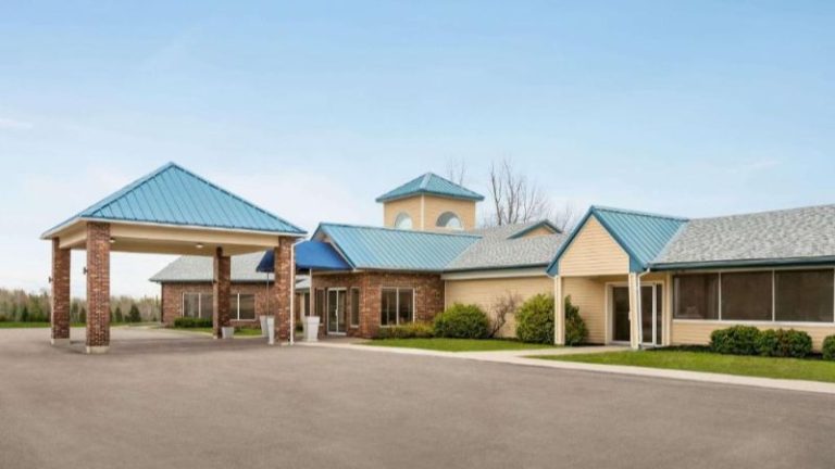 Days Inn & Suites by Wyndham Moncton