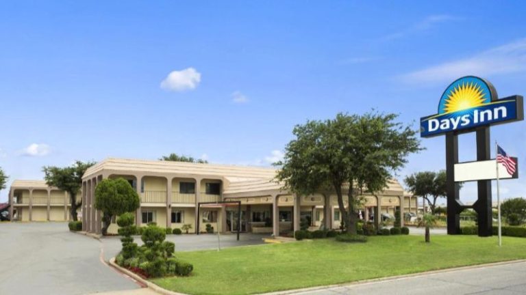Days Inn by Wyndham Dallas Irving
